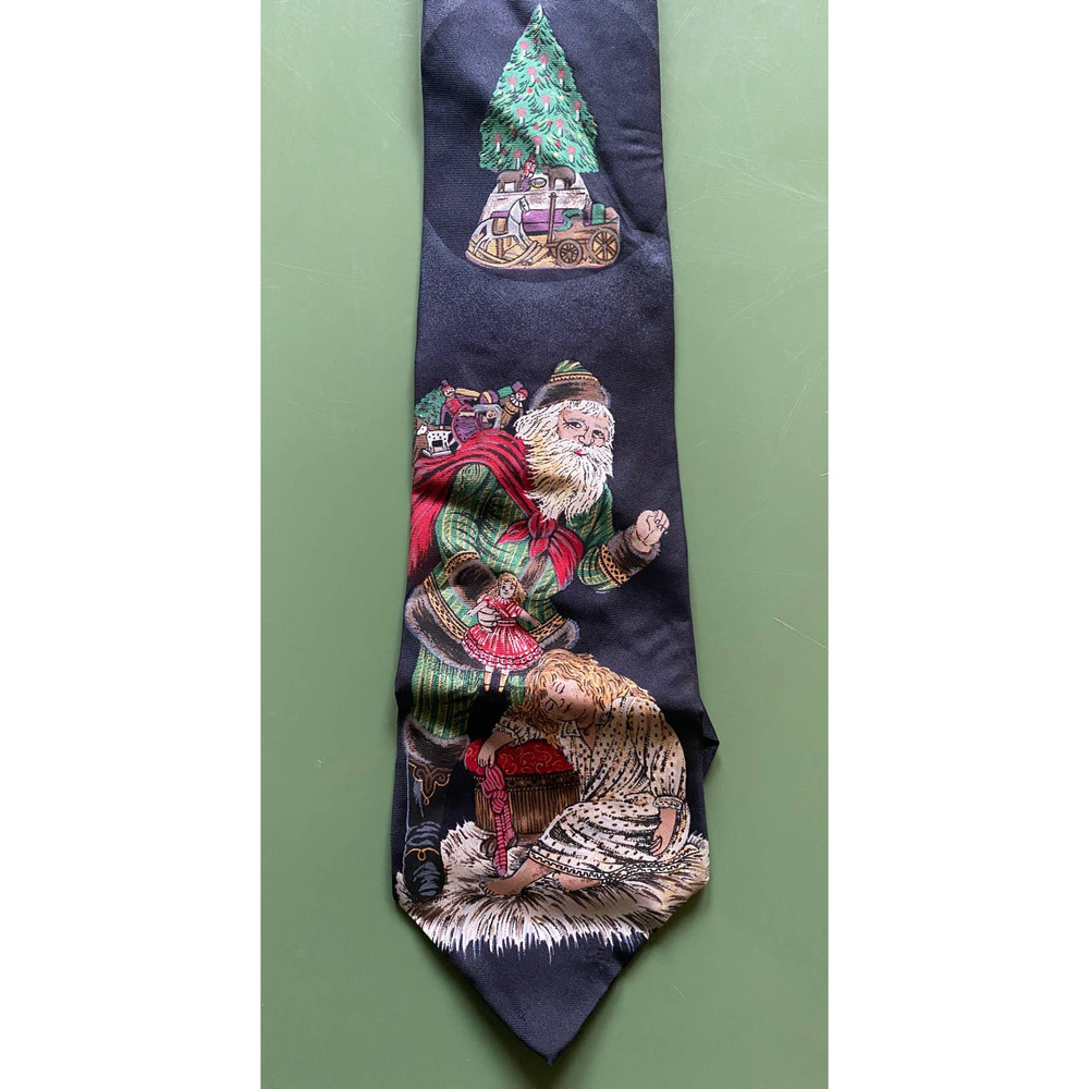 Vintage Wembley Men's Silk Tie with Old World Santa/Christmas Theme Made in USA
